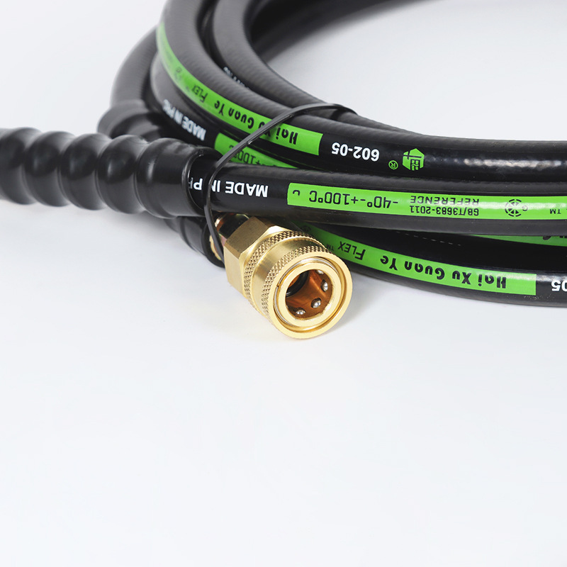 가정용 하수구에서 고압 물 파이프를 막습니다