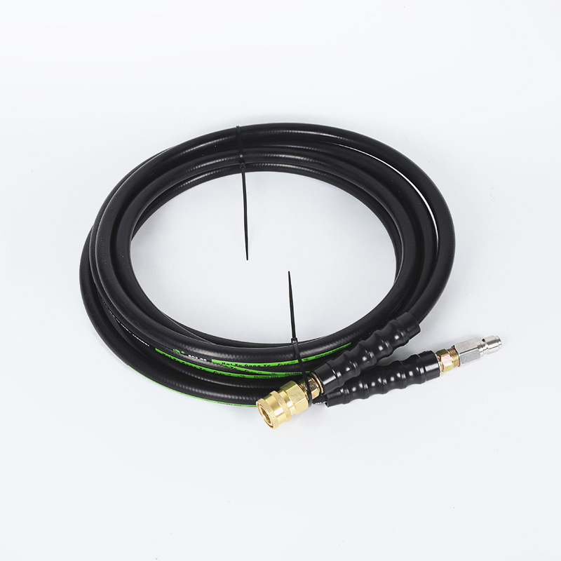 가정용 하수구에서 고압 물 파이프를 막습니다